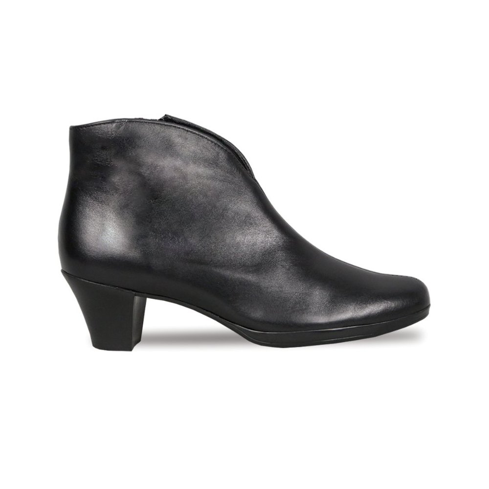 Munro Robyn Black Leather Boot Size 8.5N✨